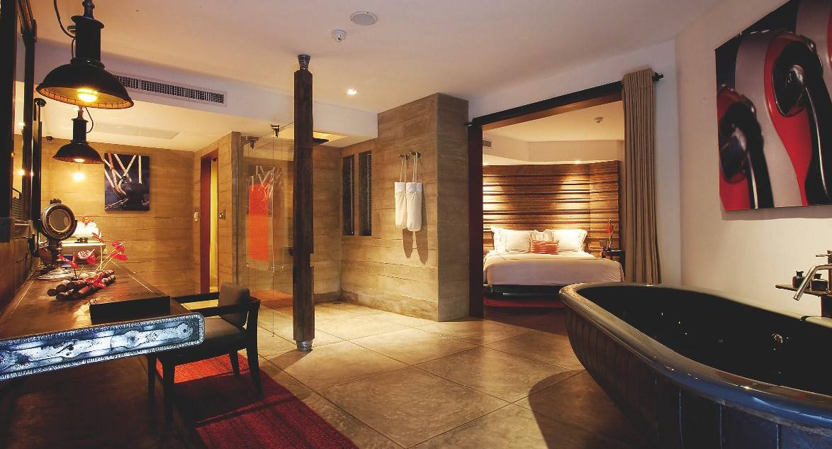 Première catégorie de chambre, la Pearl Bed Suite imbrique sur 65 m2 intérieur et extérieur.
